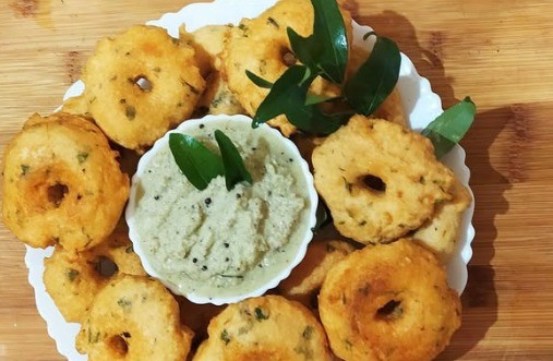 Vada with Chutney